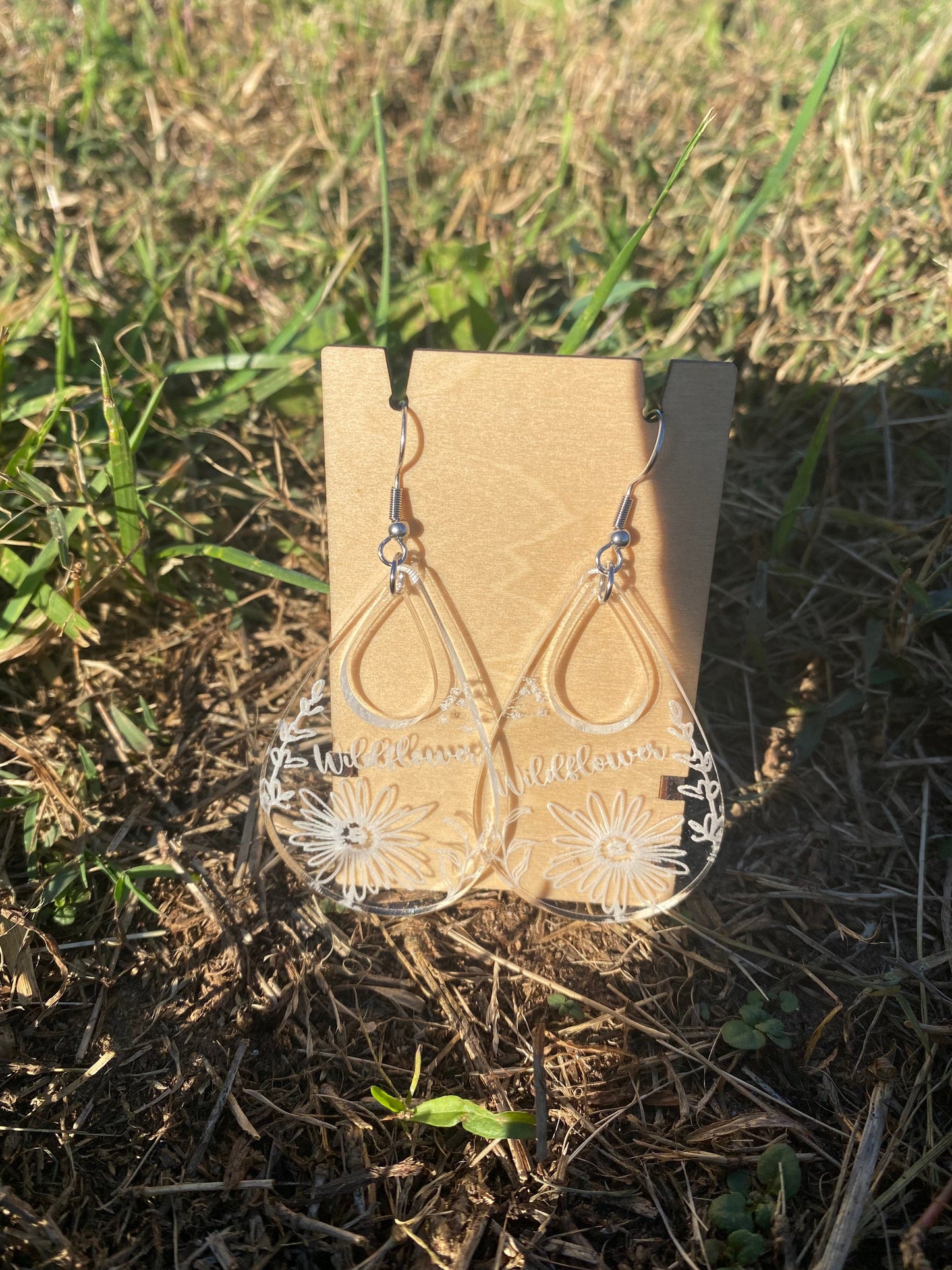 Wildflower Floral Transparent Acrylic Earrings - Laser Engraved Crystal Clear Oval Dangle Earrings | Botanical Jewelry Gift Ideas for Her