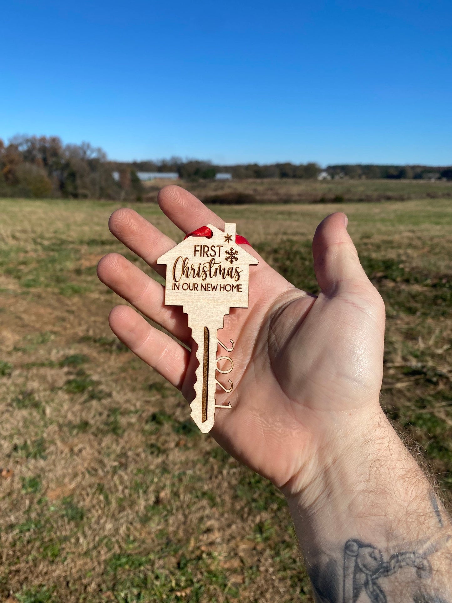 New Home First Christmas Key Ornament - Laser-Engraved Hanging Christmas Decoration in Various Materials | Housewarming Gift Ideas