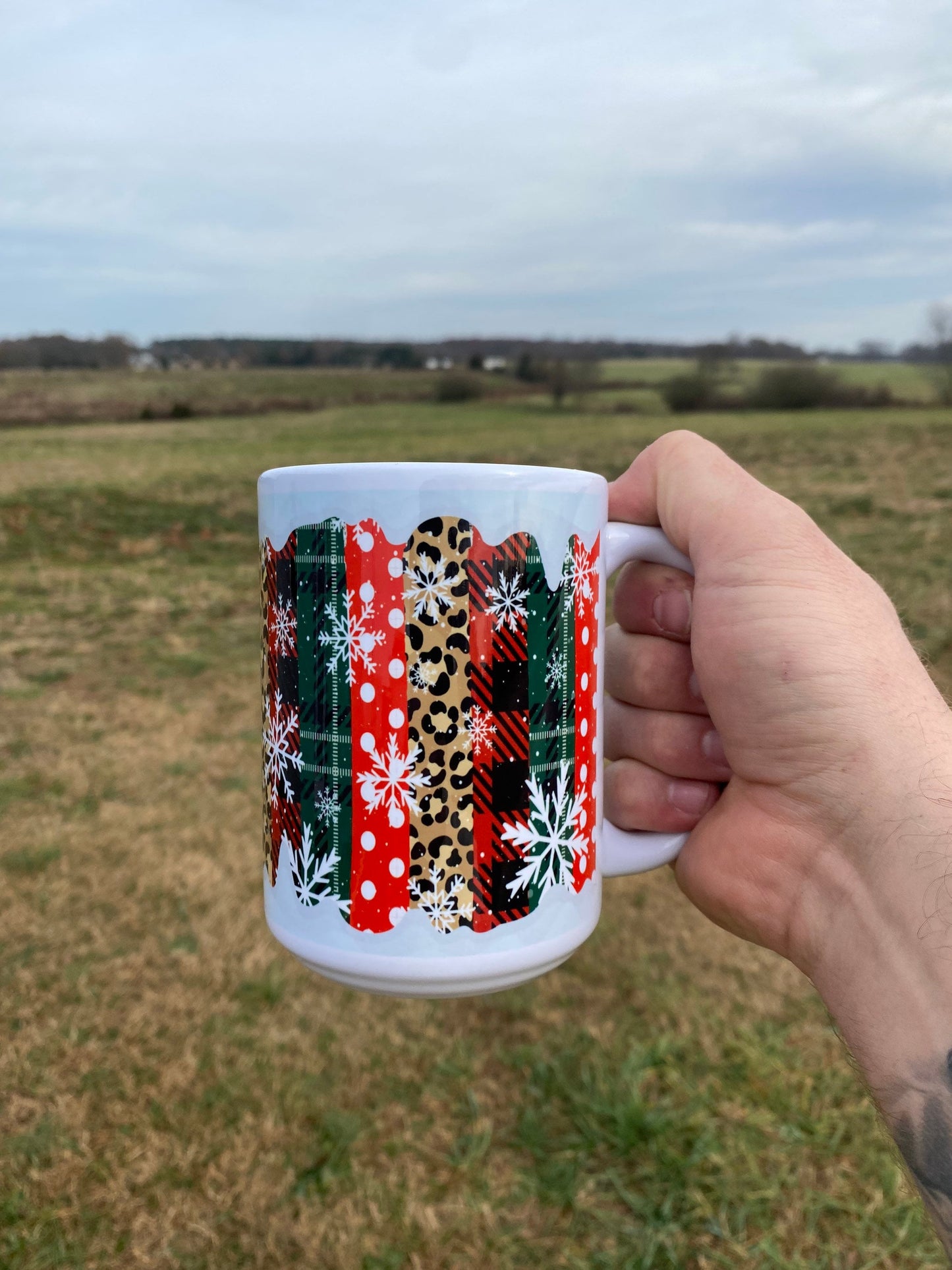 15 Oz Christmas Snow and Patterns Mug - Microwave and Dishwasher Friendly Ceramic Materials | Christmas Present For Coffee & Tea Lovers