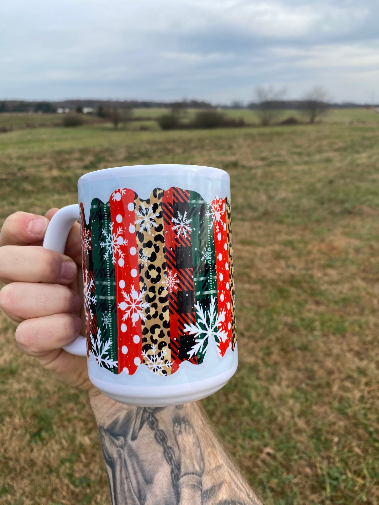 15 Oz Christmas Snow and Patterns Mug - Microwave and Dishwasher Friendly Ceramic Materials | Christmas Present For Coffee & Tea Lovers