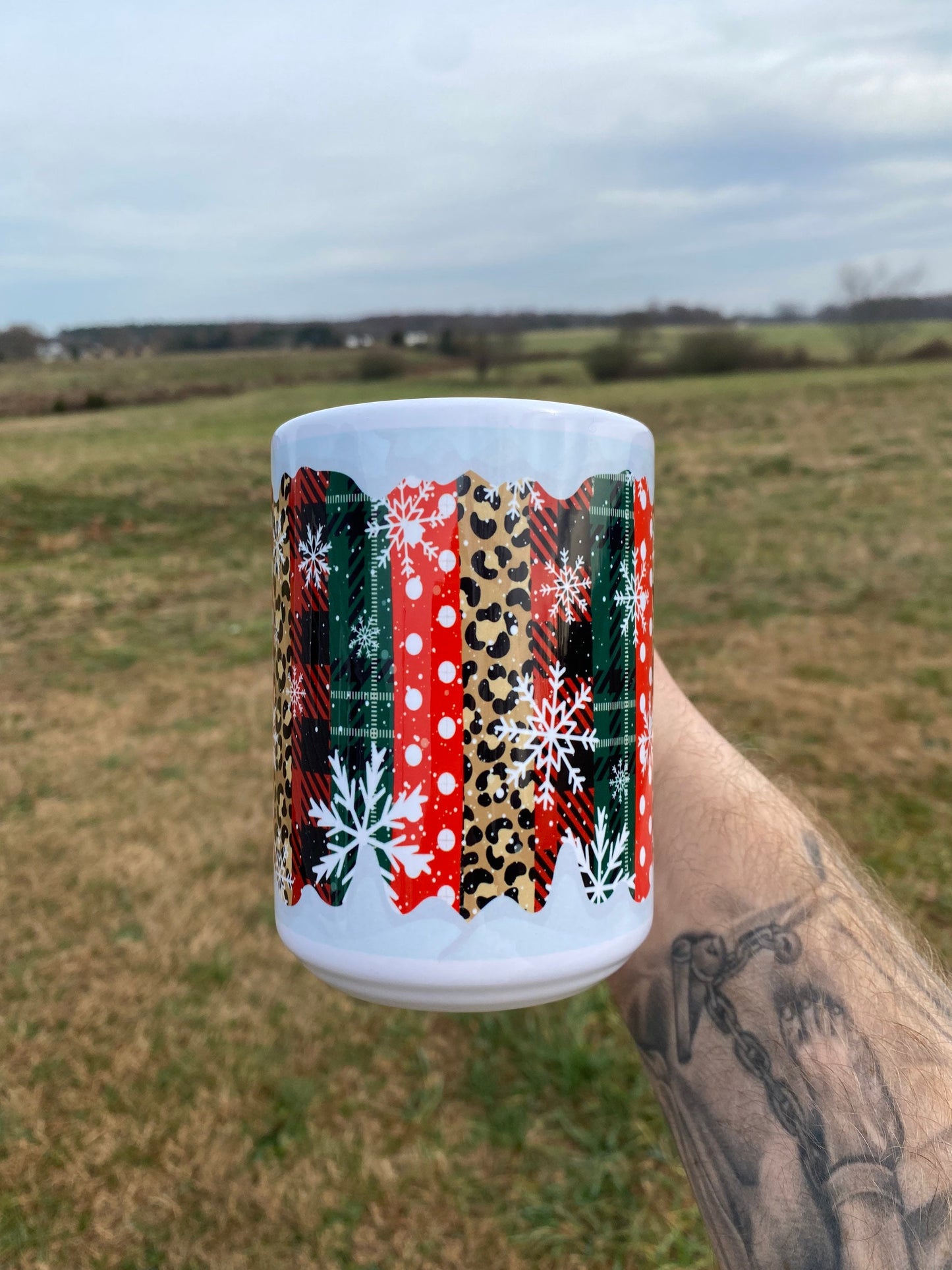 15 Oz Christmas Snow and Patterns Mug - Microwave and Dishwasher Friendly Ceramic Materials | Christmas Present For Coffee & Tea Lovers