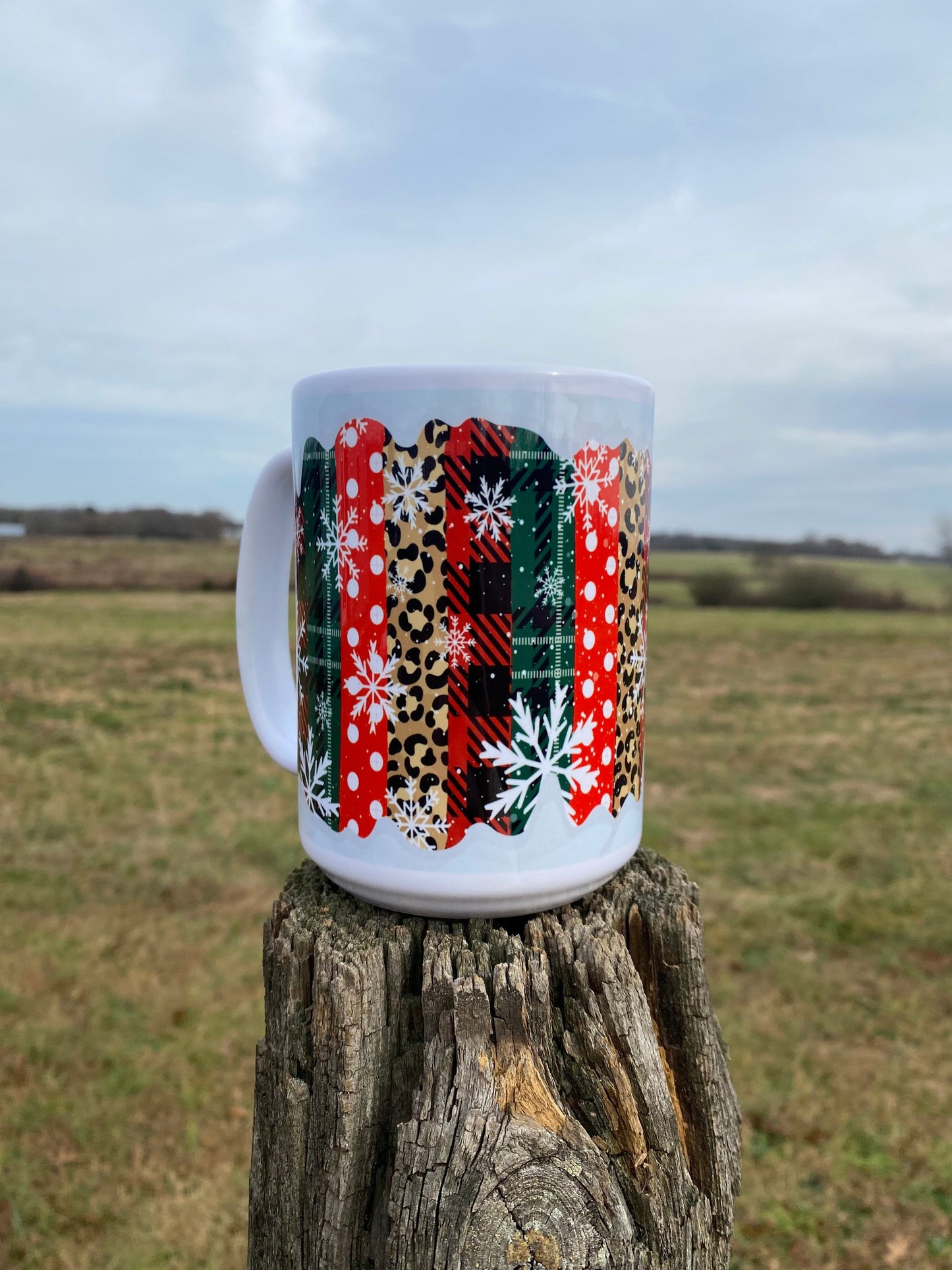 15 Oz Christmas Snow and Patterns Mug - Microwave and Dishwasher Friendly Ceramic Materials | Christmas Present For Coffee & Tea Lovers